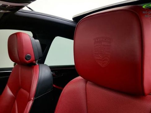 Used 2024 Porsche Macan w/ Premium Plus Package AWD/4WD image 46