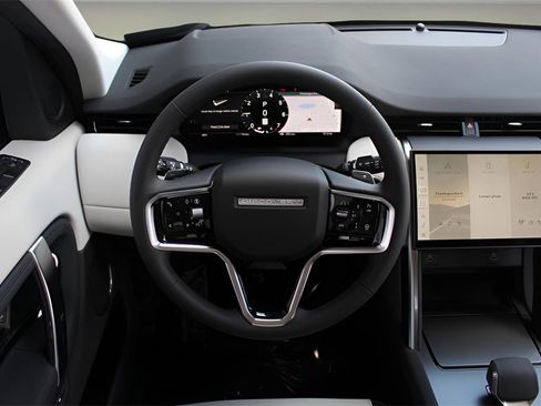 New 2025 Land Rover Discovery Sport S image 15