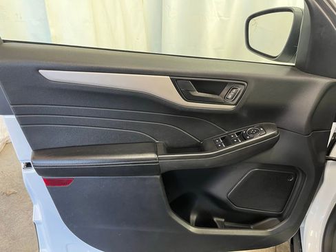 Used 2022 Ford Escape SE image 9