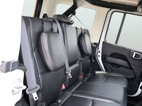 Used 2022 Jeep Wrangler Unlimited Rubicon 4xe w/ Cold Weather Group AWD/4WD image 15