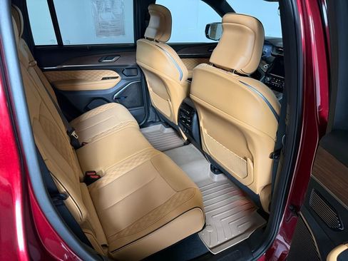 Certified 2025 Jeep Grand Cherokee Summit w/ Luxury Tech Group V image 15