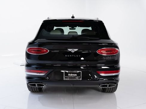 New 2025 Bentley Bentayga V8 image 4