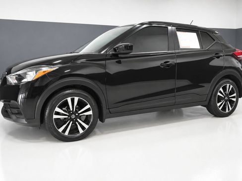 Used 2020 Nissan Kicks SV FWD image 2