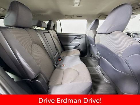 Used 2023 Toyota Highlander FWD image 28