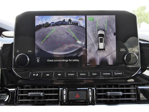 Used 2025 Nissan Pathfinder SL FWD image 28