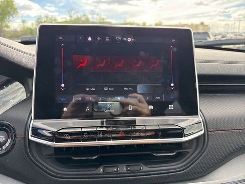 Used 2025 Jeep Compass Trailhawk w/ Trailer Tow Group image 13