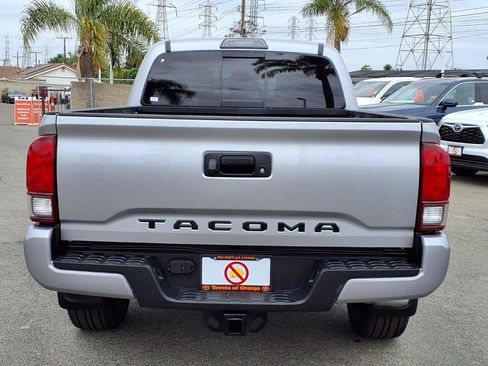 Used 2018 Toyota Tacoma TRD Sport RWD image 5
