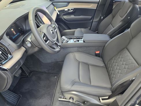 New 2026 Volvo XC90 B6 Plus w/ Protection Package Premier AWD/4WD image 16