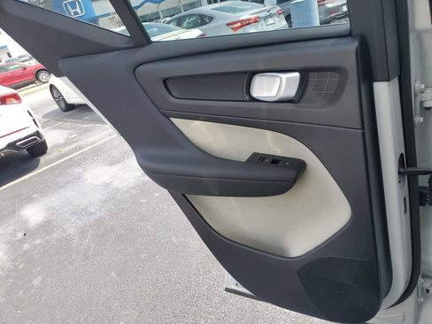 Used 2023 Volvo XC40 B5 Plus AWD/4WD image 15