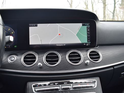 Used 2020 Mercedes-Benz E 350 Sedan w/ Driver Assistance Package image 33