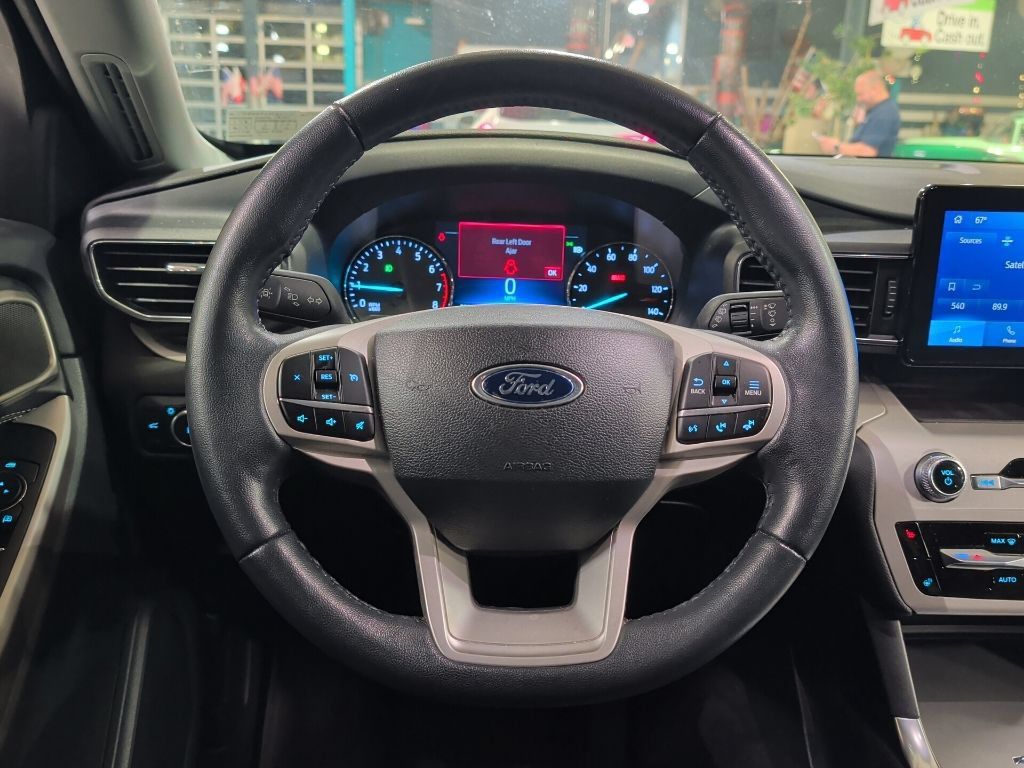 Used 2023 Ford Explorer XLT w/ Equipment Group 202A AWD/4WD image 11