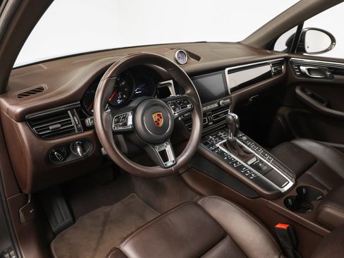 Certified 2019 Porsche Macan AWD/4WD image 4