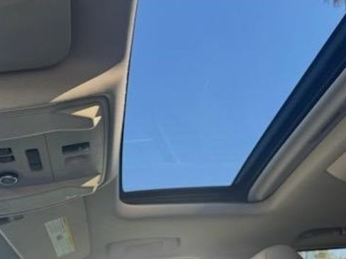 Used 2015 Cadillac Escalade Luxury image 13