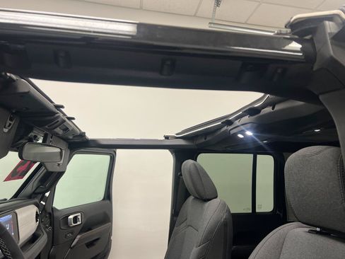 Used 2025 Jeep Wrangler Unlimited Sahara AWD/4WD image 58