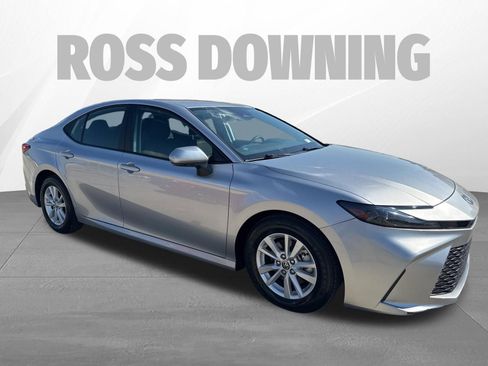 Used 2025 Toyota Camry LE image 8
