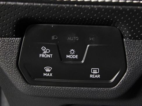 Used 2025 Volkswagen Atlas SE FWD image 23