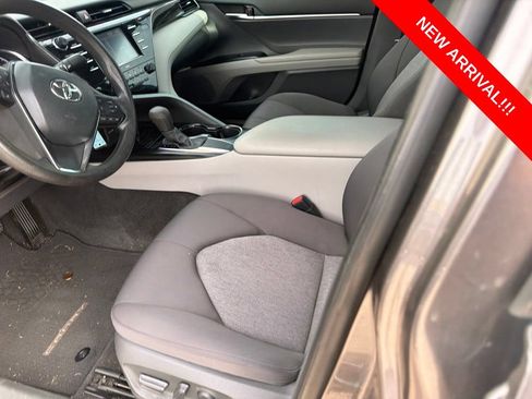Used 2020 Toyota Camry LE FWD image 7