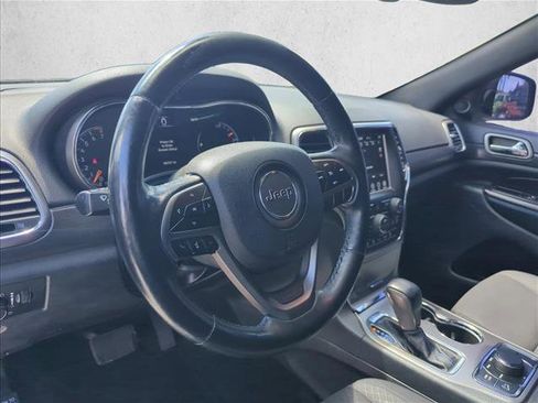 Used 2018 Jeep Grand Cherokee Laredo AWD/4WD image 26