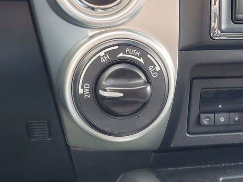 Used 2018 Nissan Titan SV w/ SV Convenience Package AWD/4WD image 27