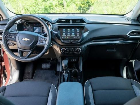 Used 2023 Chevrolet TrailBlazer LT w/ Convenience Package FWD image 8
