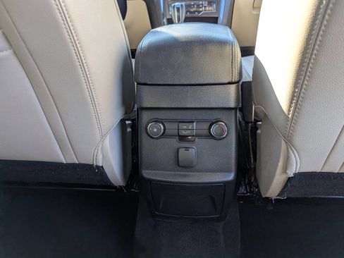 Used 2018 Ford Explorer XLT w/ Equipment Group 202A AWD/4WD image 22