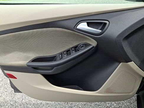 Used 2014 Ford Focus SE FWD image 12