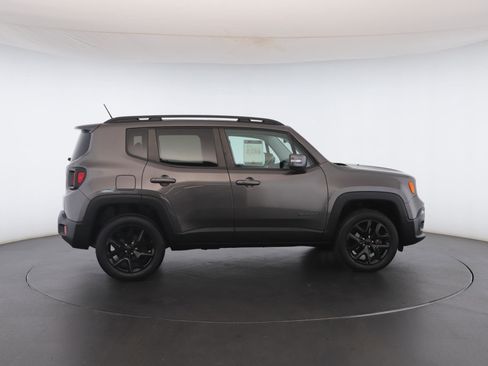 Used 2017 Jeep Renegade Altitude image 30