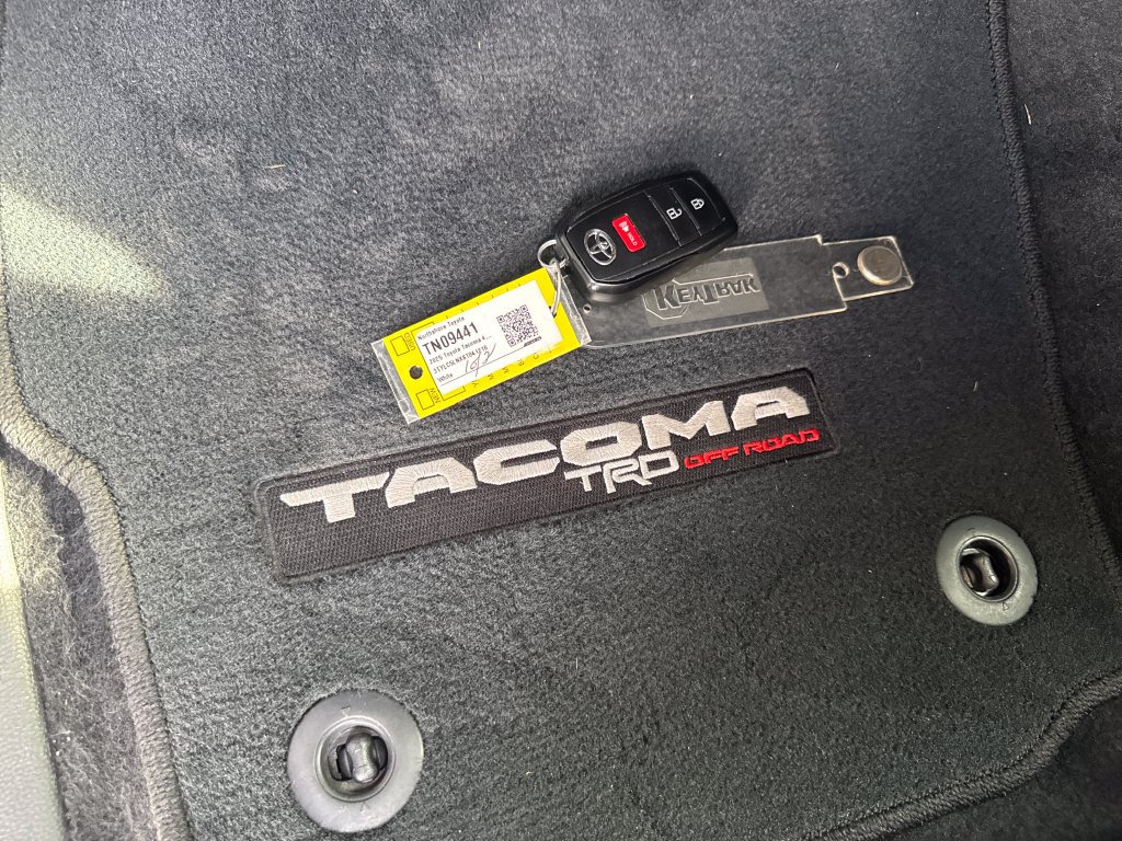 Used 2025 Toyota Tacoma TRD Off-Road AWD/4WD image 36