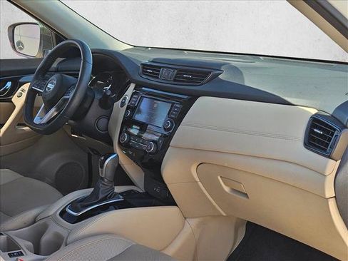 Used 2020 Nissan Rogue SL FWD image 18