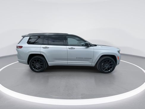 Used 2025 Jeep Grand Cherokee L Summit AWD/4WD image 9