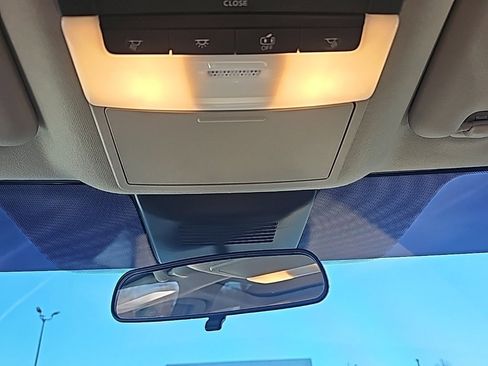 Used 2025 Nissan Sentra SV w/ SV Premium Package image 22