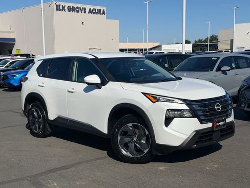 Used 2024 Nissan Rogue SV AWD/4WD image 2