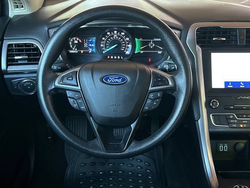 Used 2020 Ford Fusion SE FWD image 19