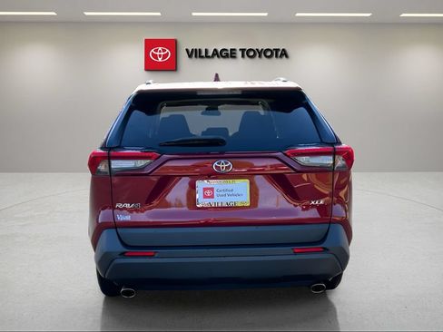Certified 2022 Toyota RAV4 XLE w/ Convenience Package FWD image 4