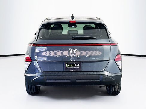 Used 2024 Hyundai Kona SE image 7