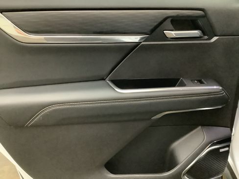 Used 2025 GMC Acadia Elevation FWD image 23