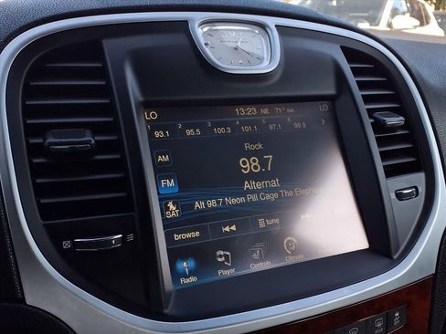 Used 2012 Chrysler 300 Limited image 8