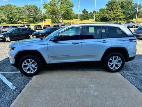 Used 2022 Jeep Grand Cherokee Limited AWD/4WD image 5