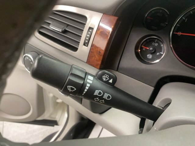Used 2010 Chevrolet Avalanche LTZ AWD/4WD image 32