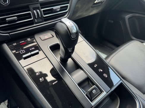 Used 2022 Porsche Macan AWD/4WD image 25