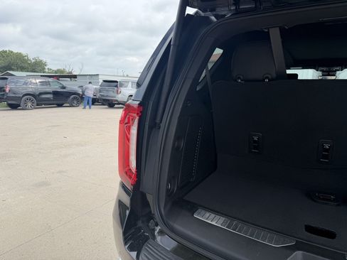 Used 2023 GMC Yukon Denali w/ Denali Reserve Package RWD image 4