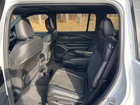 Used 2022 Jeep Grand Cherokee L Laredo image 11