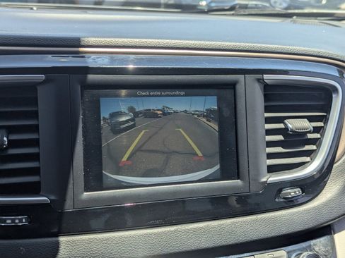 Used 2021 Chrysler Voyager Lxi image 23