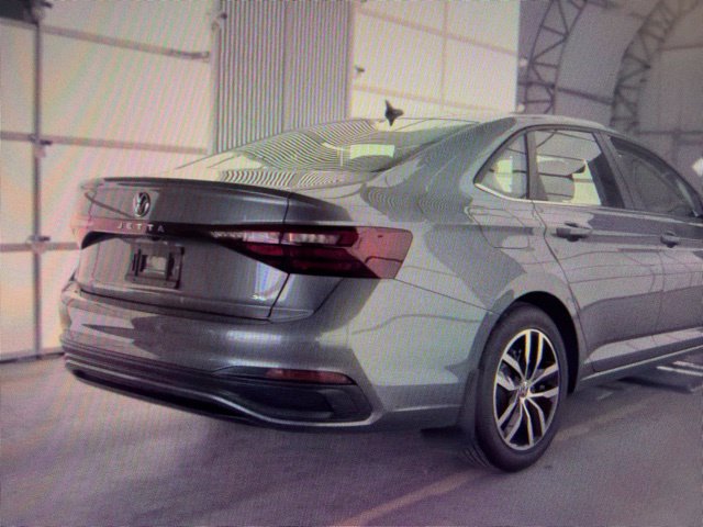 Used 2025 Volkswagen Jetta SE FWD image 5