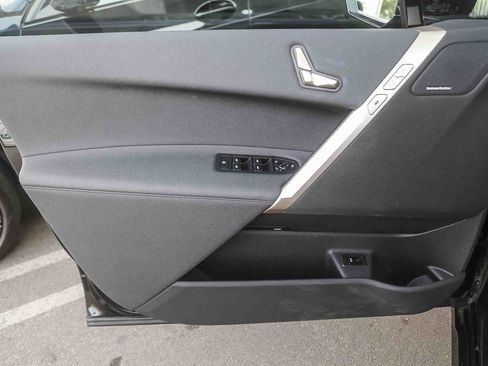 Used 2026 BMW iX xDrive60 w/ Premium Package image 17