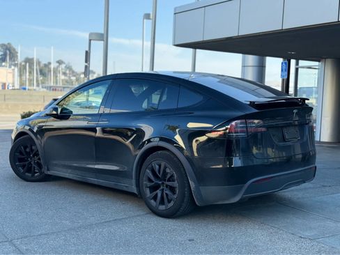 Used 2022 Tesla Model X image 3