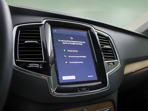 Certified 2025 Volvo XC90 B5 Plus image 23