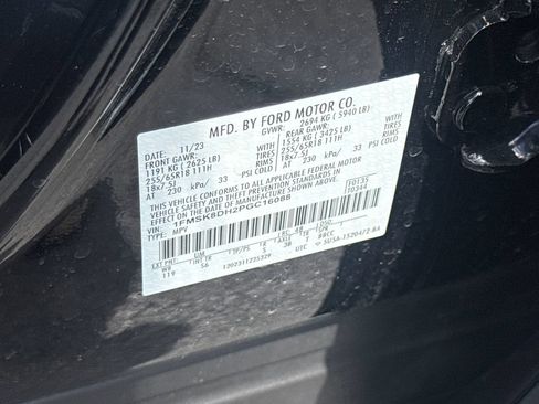 Used 2023 Ford Explorer XLT w/ Equipment Group 202A AWD/4WD image 26