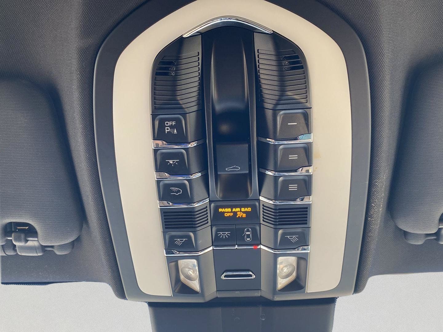 Used 2014 Porsche Cayenne Platinum Edition AWD/4WD image 25