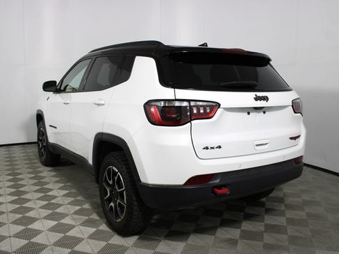 Used 2025 Jeep Compass Trailhawk AWD/4WD image 30